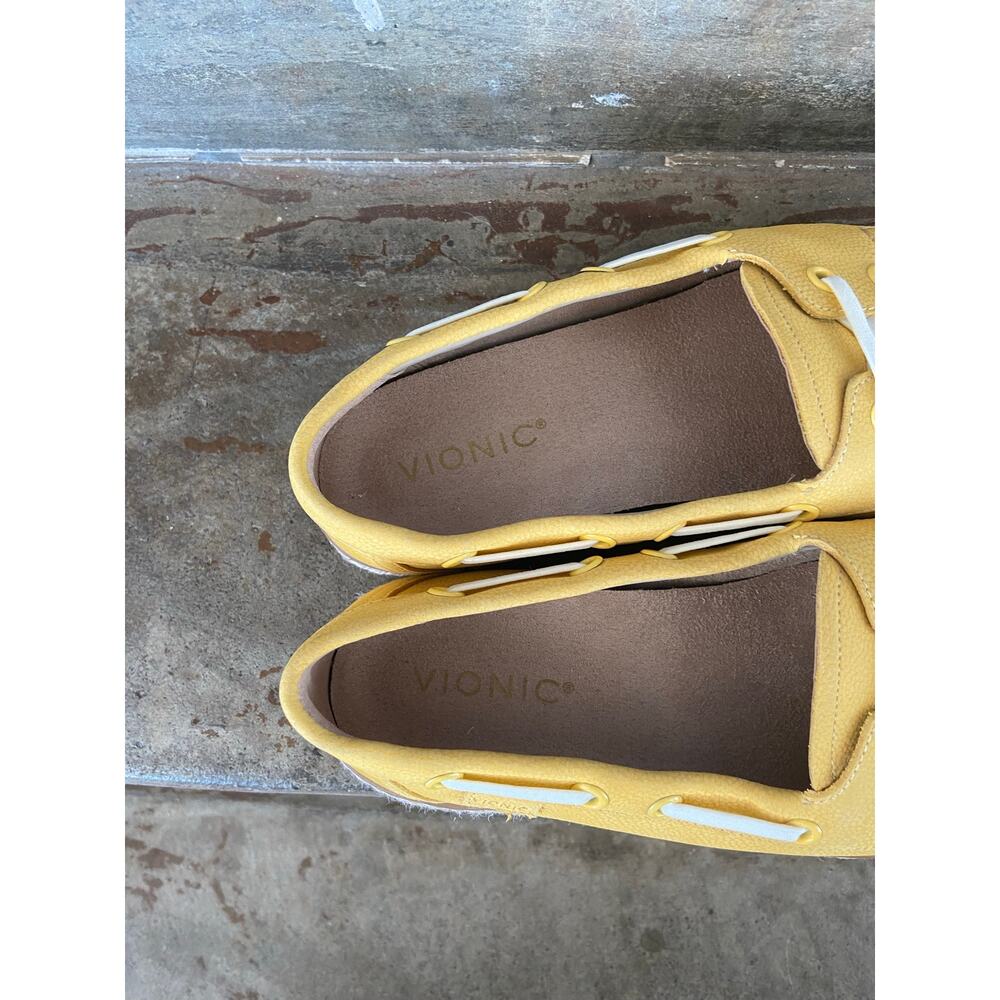 Vionic Bay espadrille boat shoes in yellow nubuck leather with white laces - Picture 6 of 10